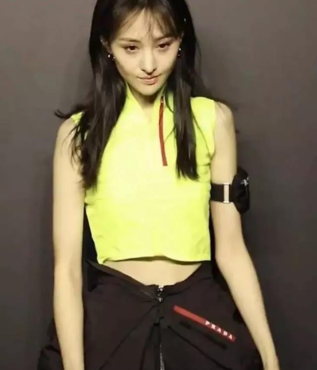 鄭爽最新動(dòng)態(tài)2024，多維度審視與深度探討