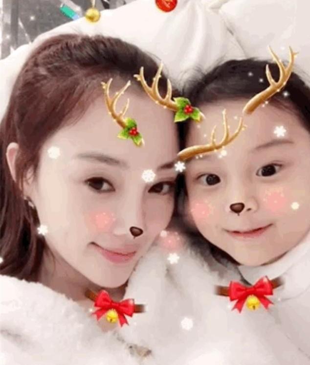 李小璐展現(xiàn)新篇章，最新新聞閃耀登場！