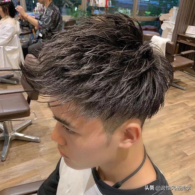 男性最新發(fā)型，心靈與自然的時(shí)尚之旅