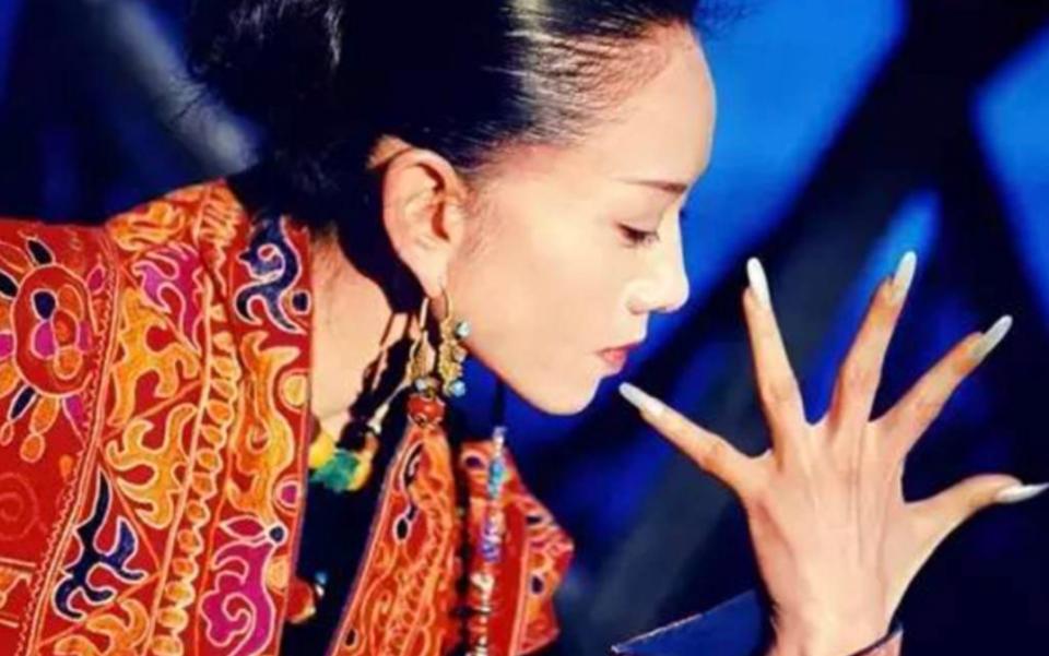 楊麗萍最新近照曝光，如何獲取并評價舞蹈巨星的最新照片？
