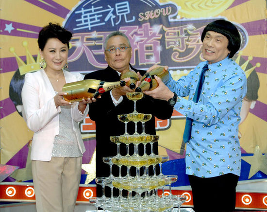 豬哥亮陳亞蘭最新動(dòng)態(tài)揭秘，小巷美食寶藏大揭秘！