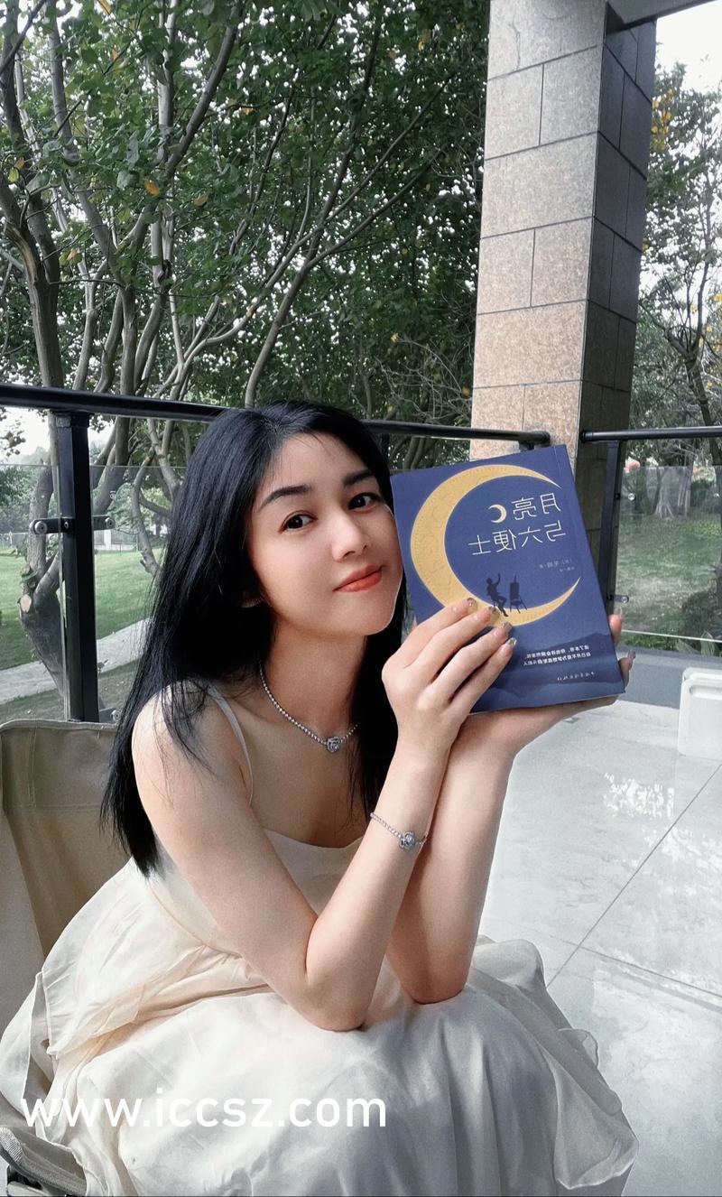 科技與藝術(shù)交融，動漫美女脫光衣服的全新體驗