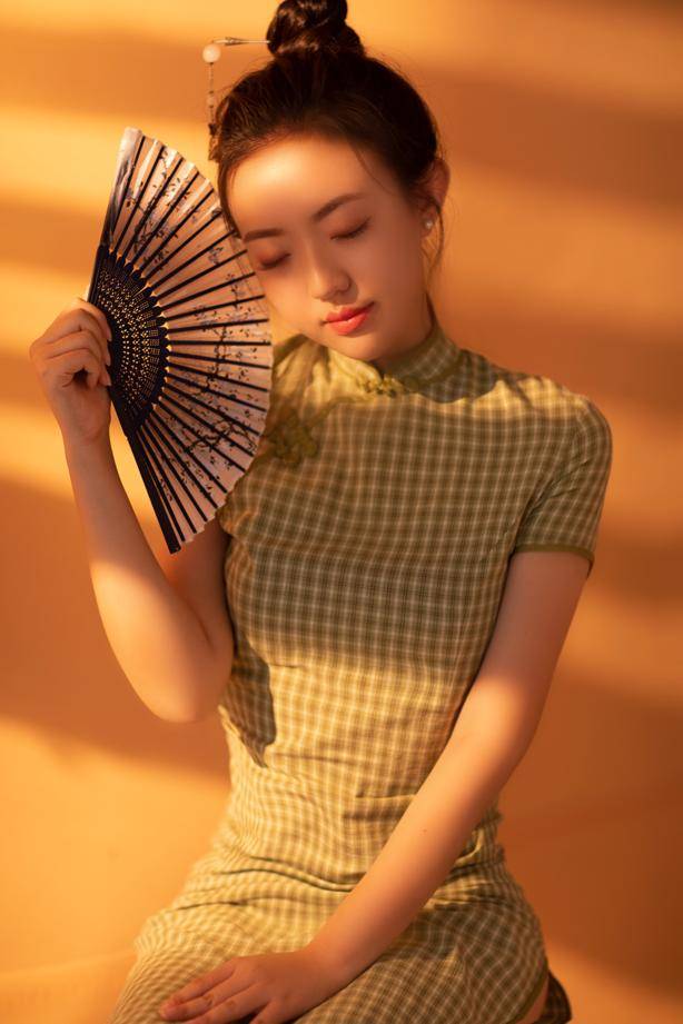 女演員古箏，與自然美景的邂逅，探尋內(nèi)心平和之聲