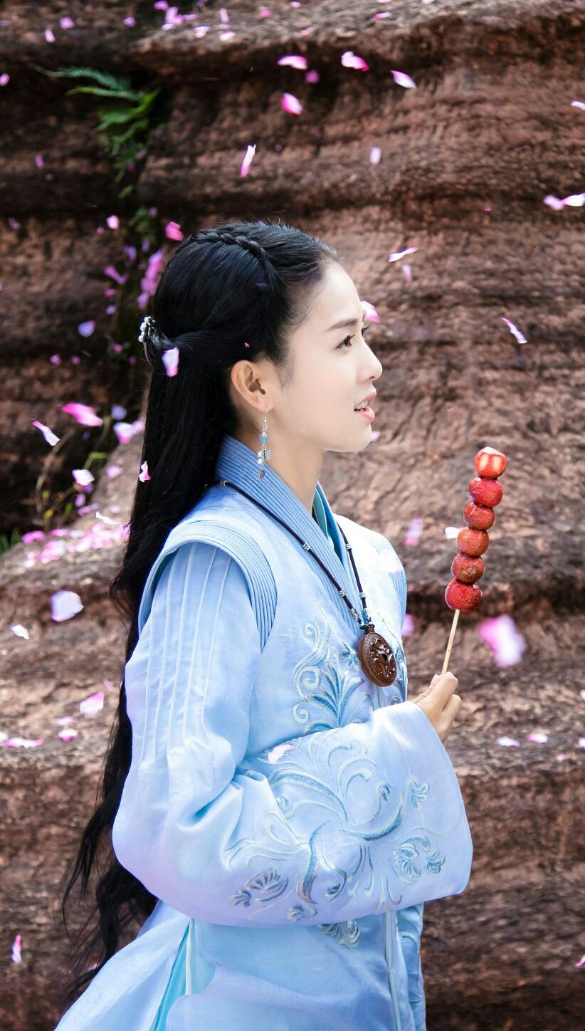 白鹿演員照片分享，自然之旅的心靈探尋與寧?kù)o之尋