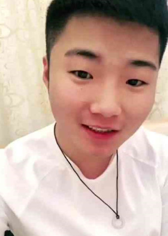 白小白最新時尚活力照片曝光，捕捉魅力瞬間