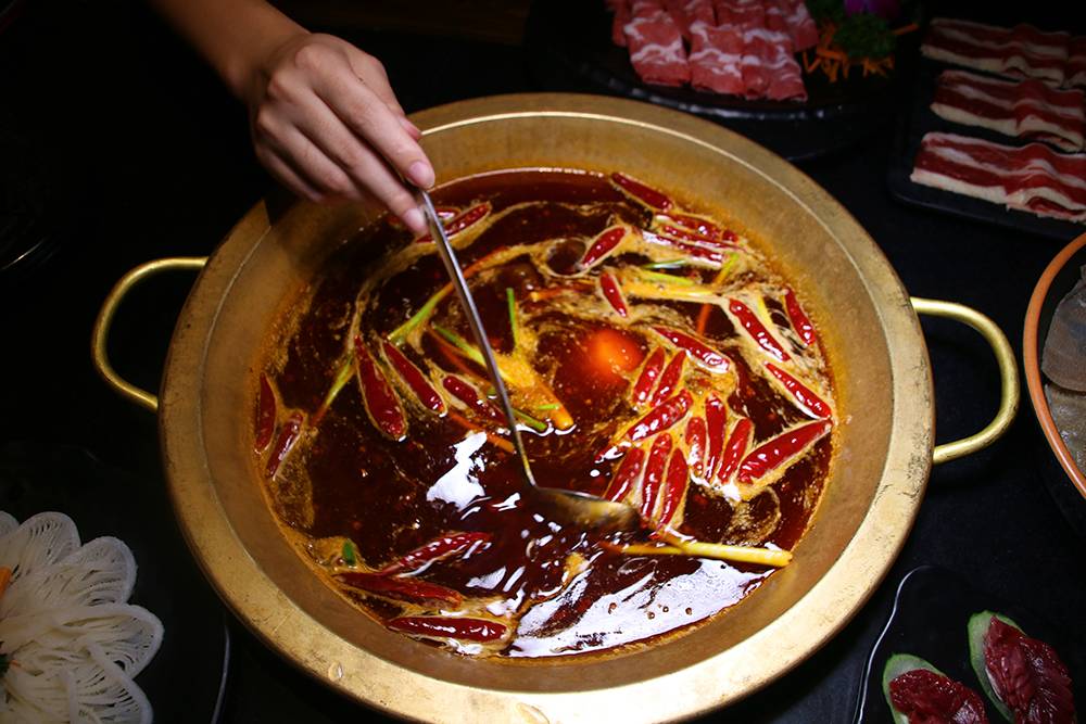 火鍋?zhàn)钚虏似?，味蕾冒險(xiǎn)之旅與自我成長的啟示探索