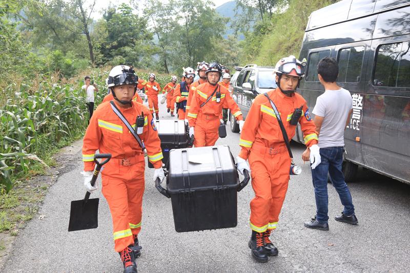 納雍山體滑坡最新消息，探秘滑坡背后神秘角落的小巷特色小店