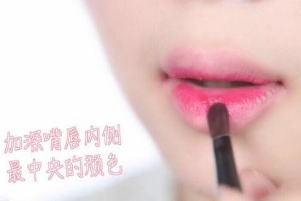 最新口紅涂法教程，輕松打造完美唇妝技巧