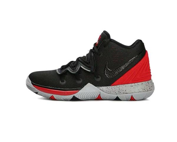 Nike歐文最新動態(tài)，籃球鞋革新里程碑，科技與設(shè)計(jì)的完美融合