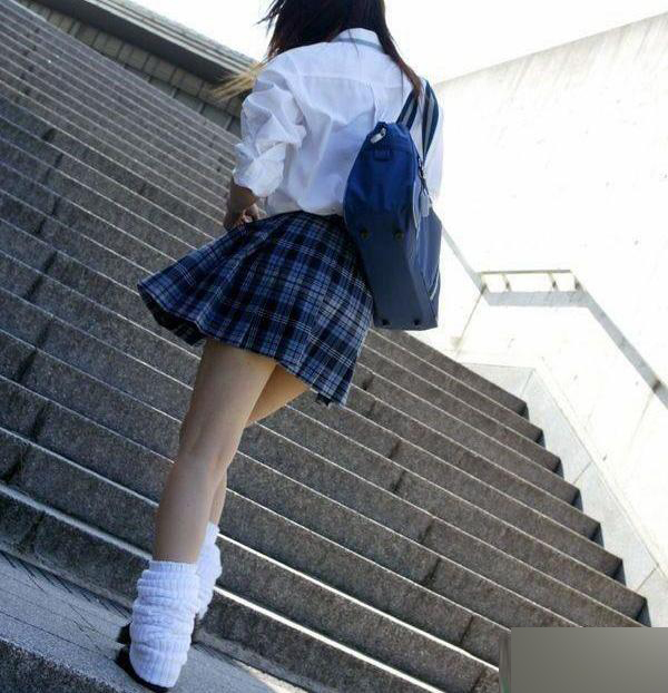最新女校服，時(shí)代變遷中的校園風(fēng)尚標(biāo)志