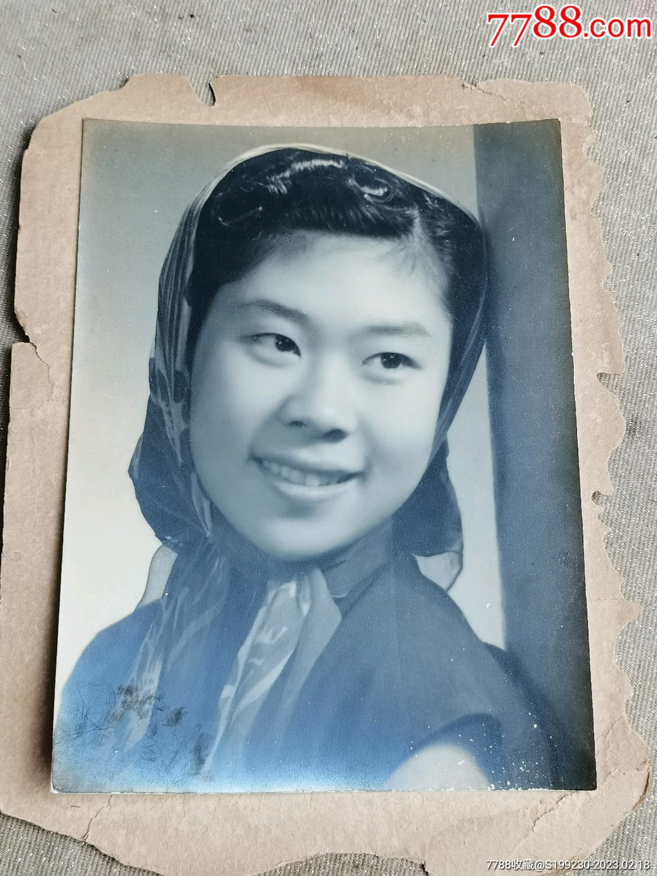 美女老照片的魅力，歷久彌新，時(shí)光見(jiàn)證美麗風(fēng)采