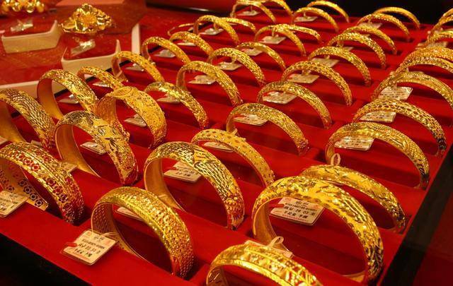 最新黃金回收價(jià)格老鳳祥，科技重塑黃金價(jià)值，引領(lǐng)未來生活體驗(yàn)